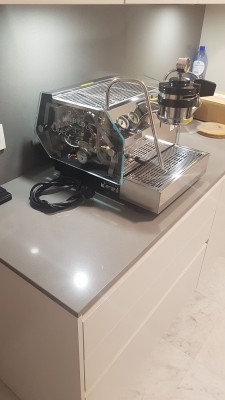 Υπό γωνία.jpeg